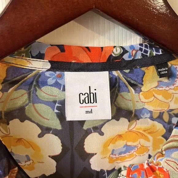 CABI BLOUSE SIZE MEDIUM - Picture 2 of 3